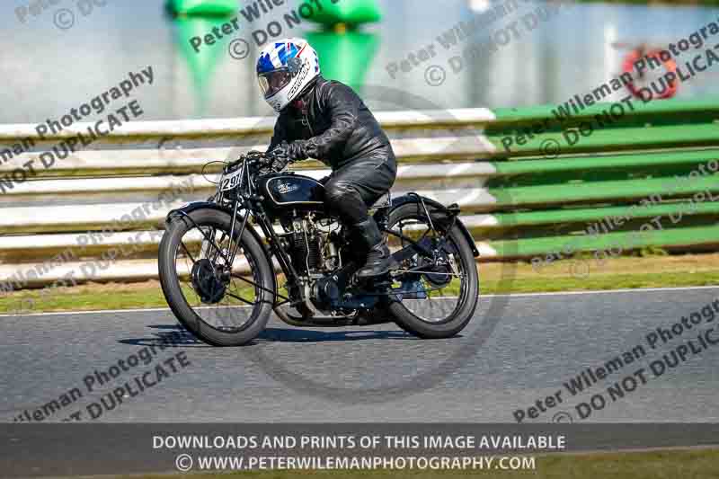 Vintage motorcycle club;eventdigitalimages;mallory park;mallory park trackday photographs;no limits trackdays;peter wileman photography;trackday digital images;trackday photos;vmcc festival 1000 bikes photographs